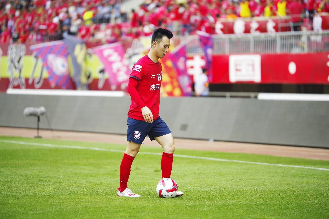 全场比赛结束，吉达联合2-1阿尔马雷克，提前出线。